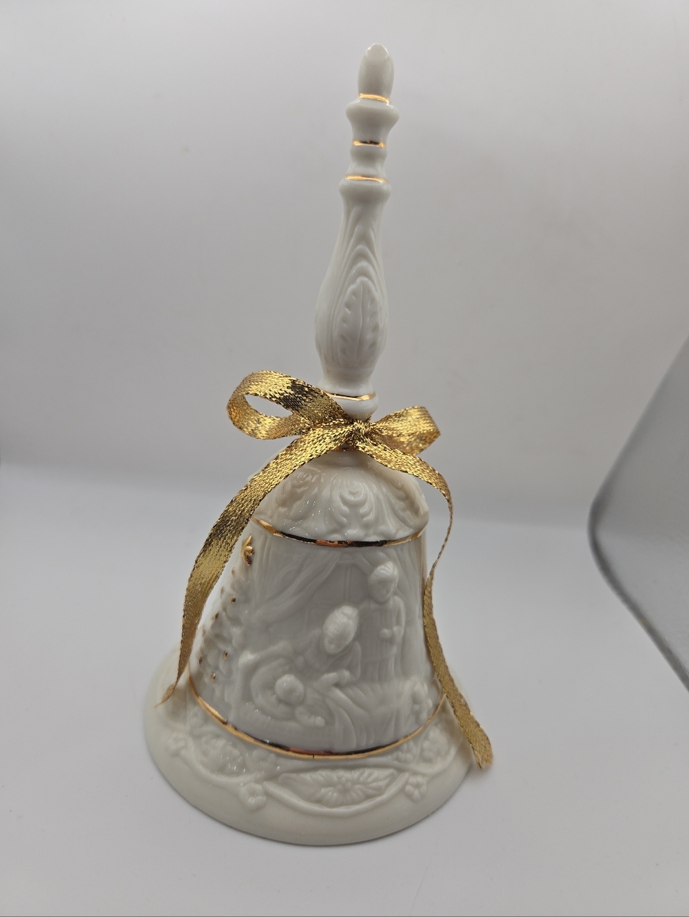 HomeTrends Porcelain Dinner Bell Gold Trim Christmas Decor w Box